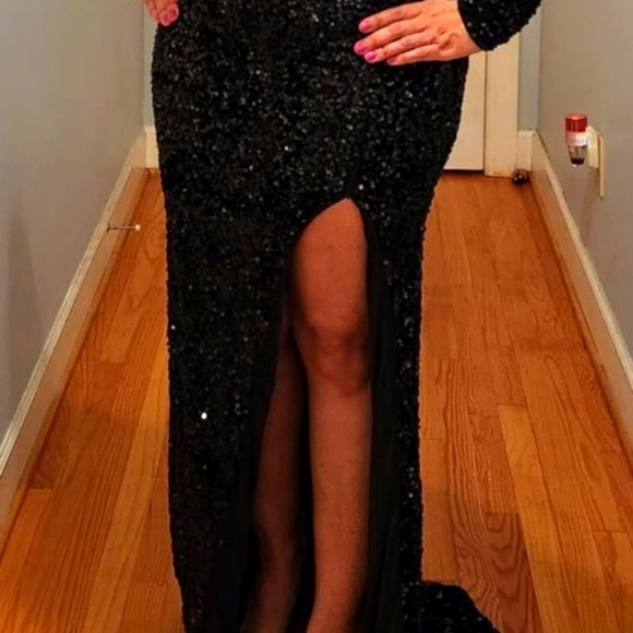 FORMAL/PROM DRESS - Picture 2 of 4